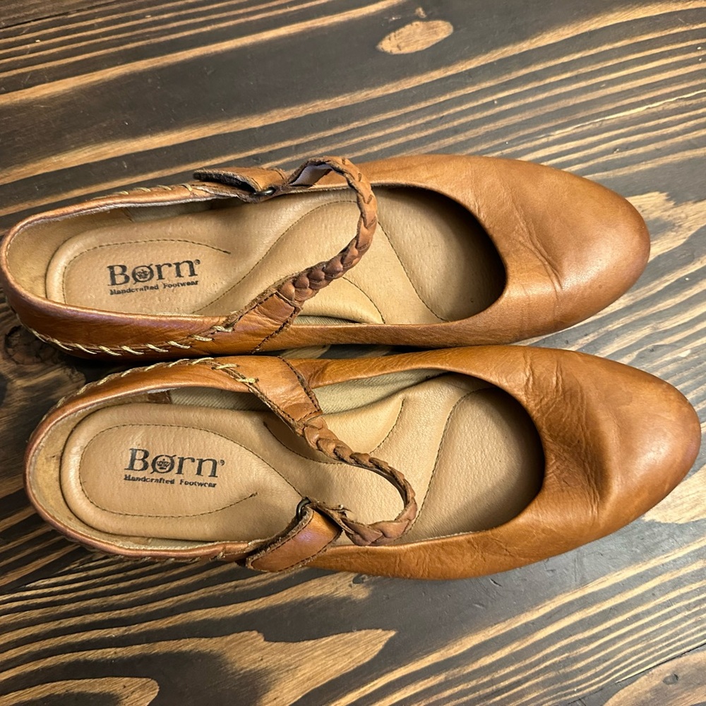 Born Women's Tan Flats - Picture 4 of 5